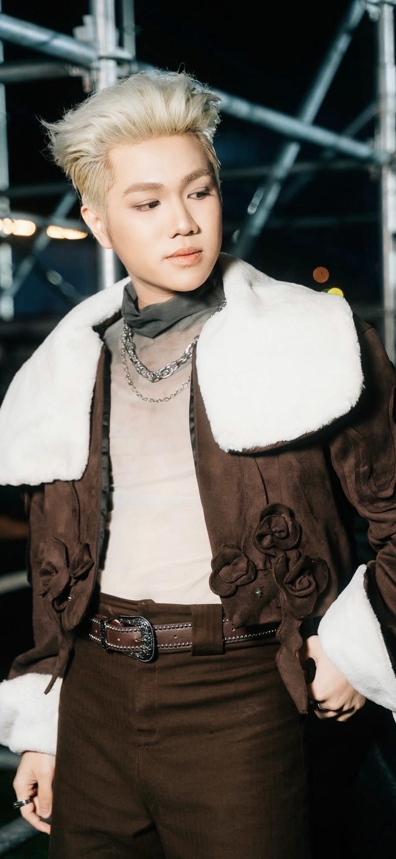 ảnh nền Captain Boy trong hậu trường