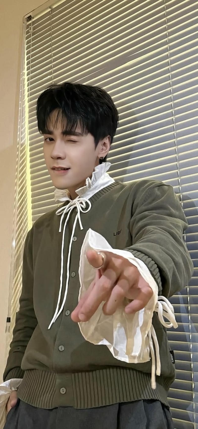 ảnh nền Quang Hùng MasterD khoảnh khắc biểu cảm tự nhiên