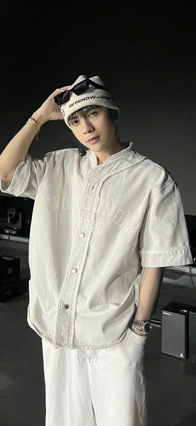 ảnh nền Quang Hùng MasterD phong cách ca sĩ hiện đại