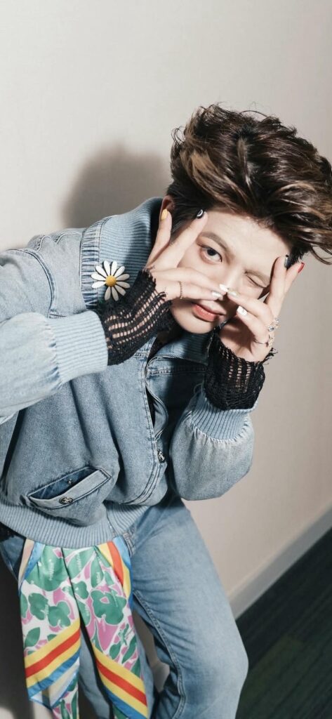 ảnh nền Rhyder vuốt tóc cực điển trai