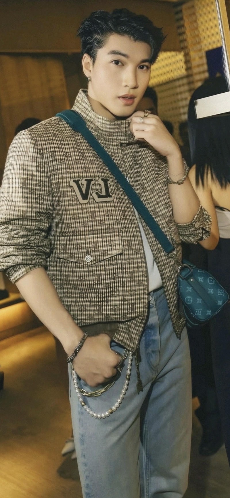 ảnh nền hieuthuhai thần thái tự tin thu hút