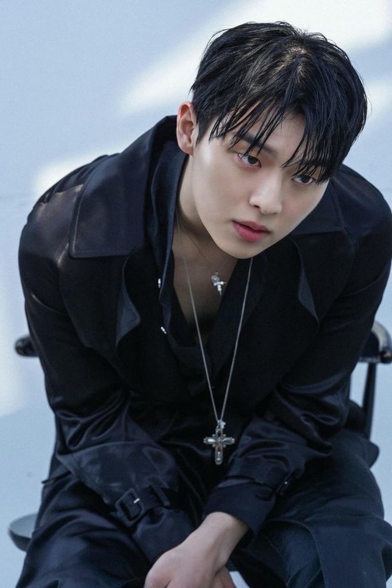 ảnh trai Hàn Quốc ánh mắt sâu đầy cảm xúc