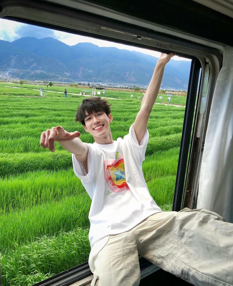 ảnh trai đẹp trung quốc vẻ ngoài tự nhiên