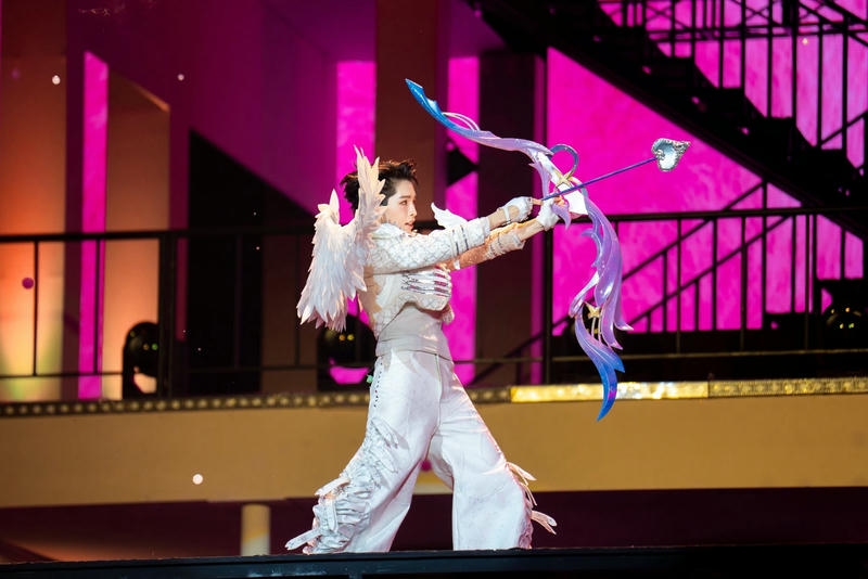 hình Đức Phúc cute hóa thân làm cung thủ giỏi