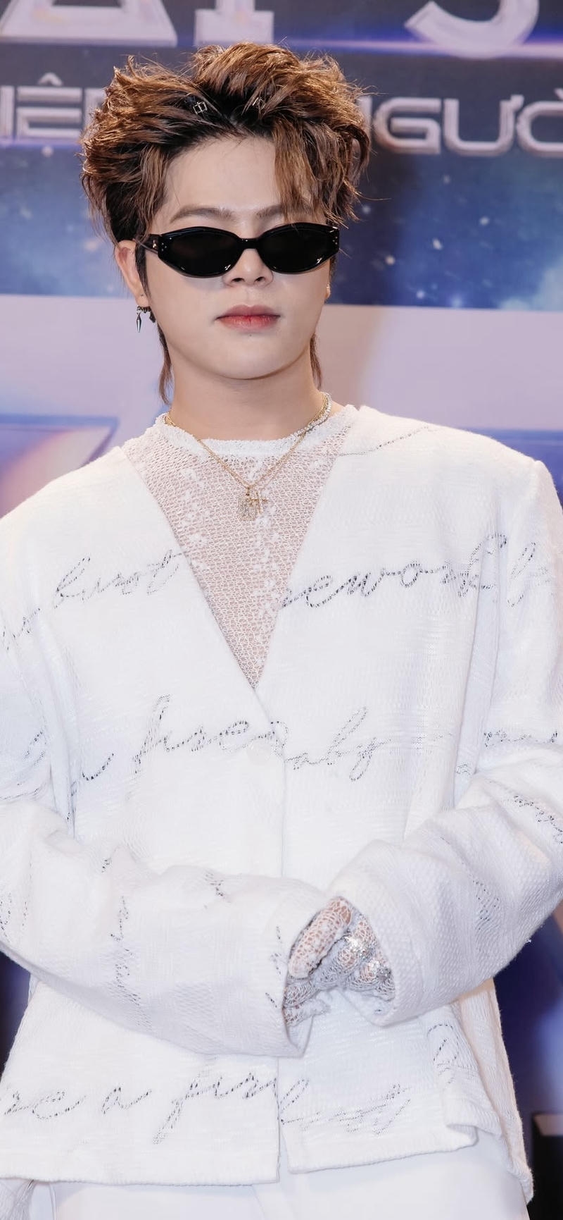 hình ảnh Rhyder đeo kính cực ngầu làm nền