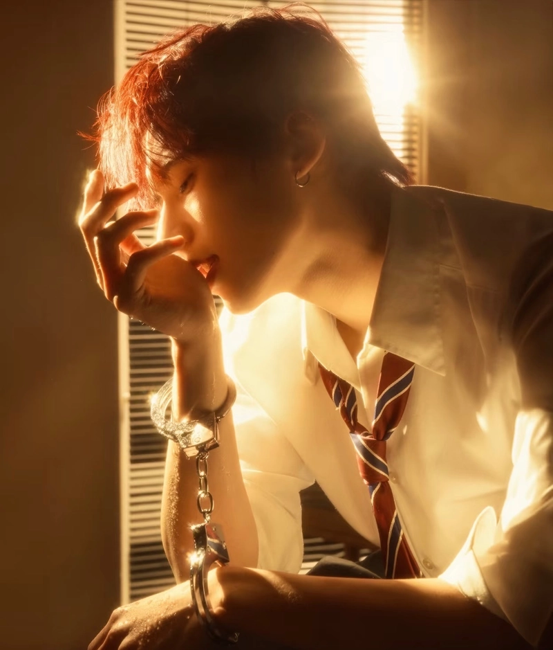 hình ảnh ảnh sad boy lạnh lùng dưới nắng vàng