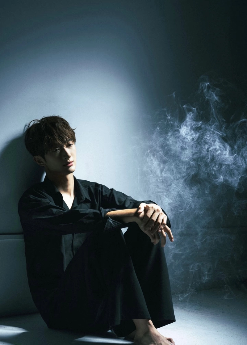 hình ảnh buồn nam suy nghĩ trong đêm dài tĩnh lặng