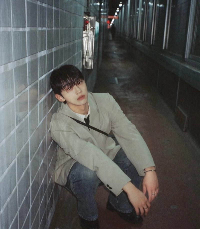 hình ảnh chàng trai cô đơn buồn tủi