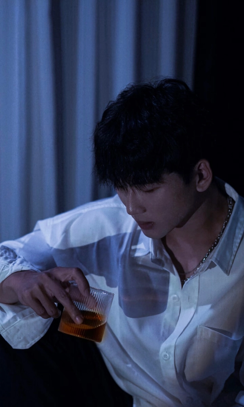 hình ảnh nam buồn chán cuộc sống