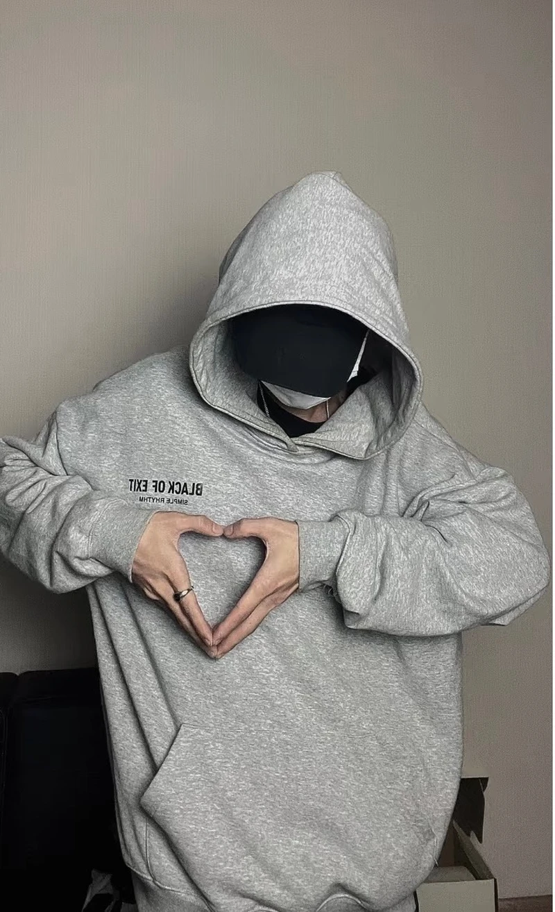 hình ảnh nam che mặt ánh nhìn sâu sắc cuốn hút