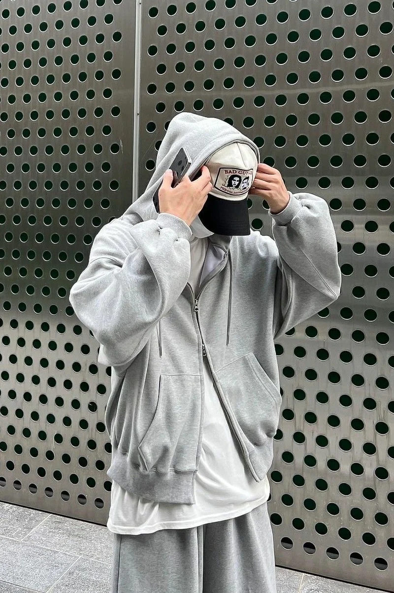 hình ảnh nam che mặt khoảnh khắc suy tư lặng yên