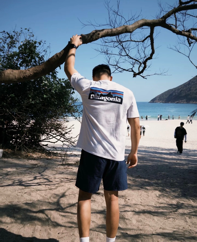 hình ảnh nam che mặt phong cách đơn giản cá tính