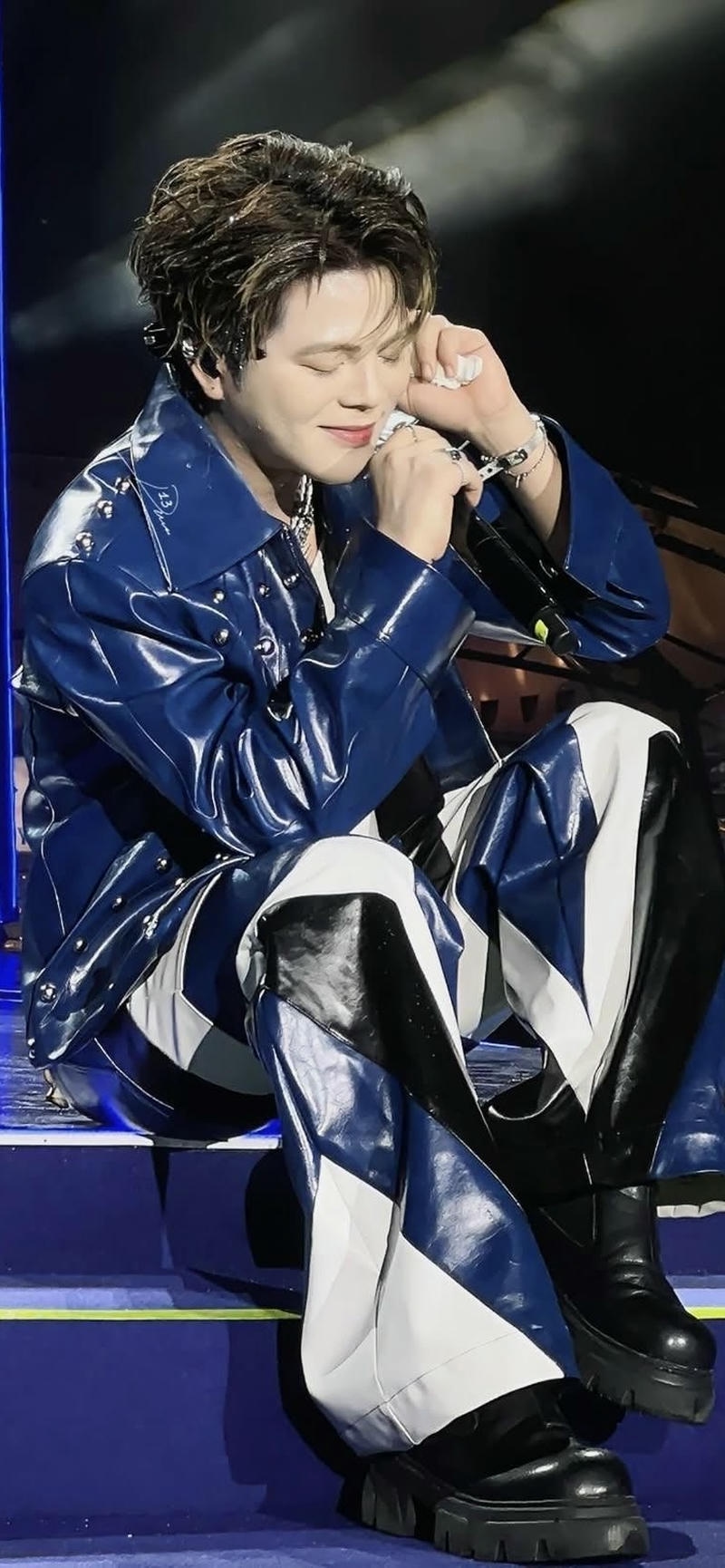 hình ảnh nền Rhyder mặc đồ hiệu cực sang chảnh