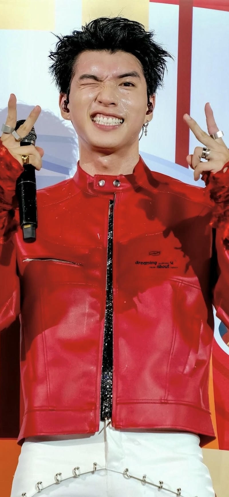 hình ảnh nền hieuthuhai biểu cảm dễ mến