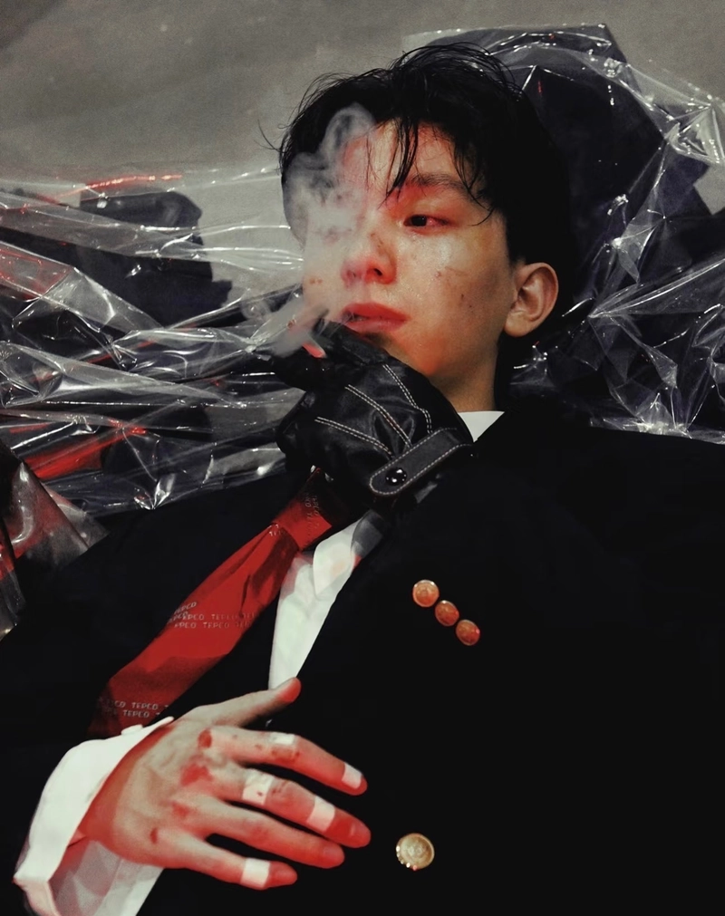 hình ảnh sad boy lạnh lùng giữa làn khói mờ