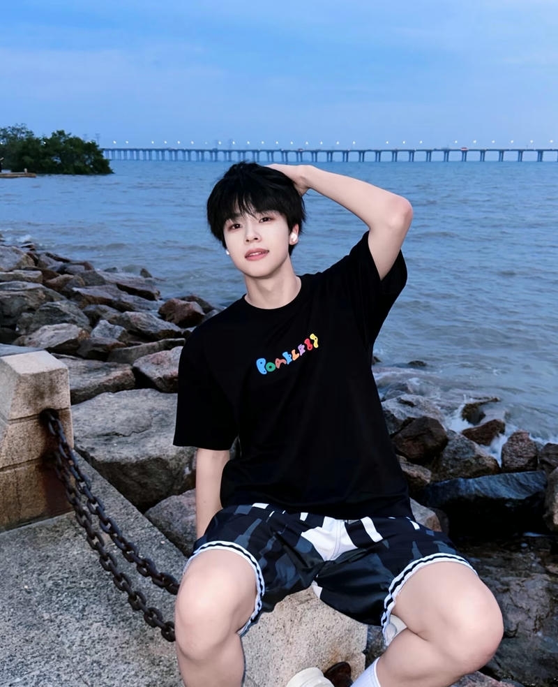 hình ảnh trai đẹp trung quốc diện sắc cuốn