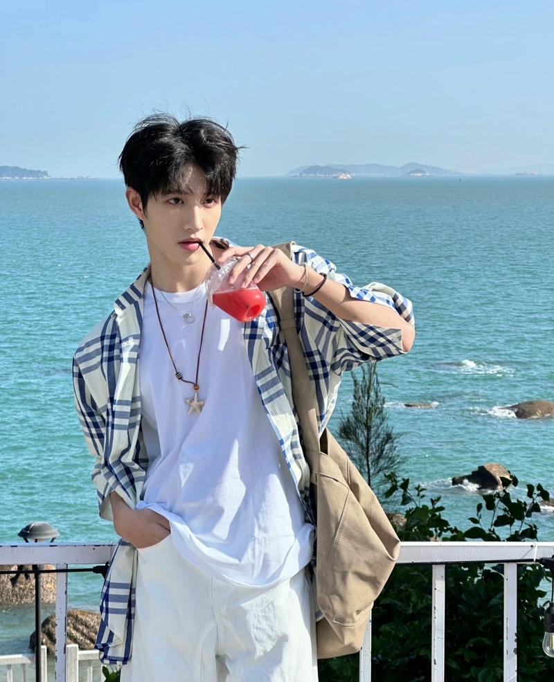 hình ảnh trai đẹp trung quốc trên biển