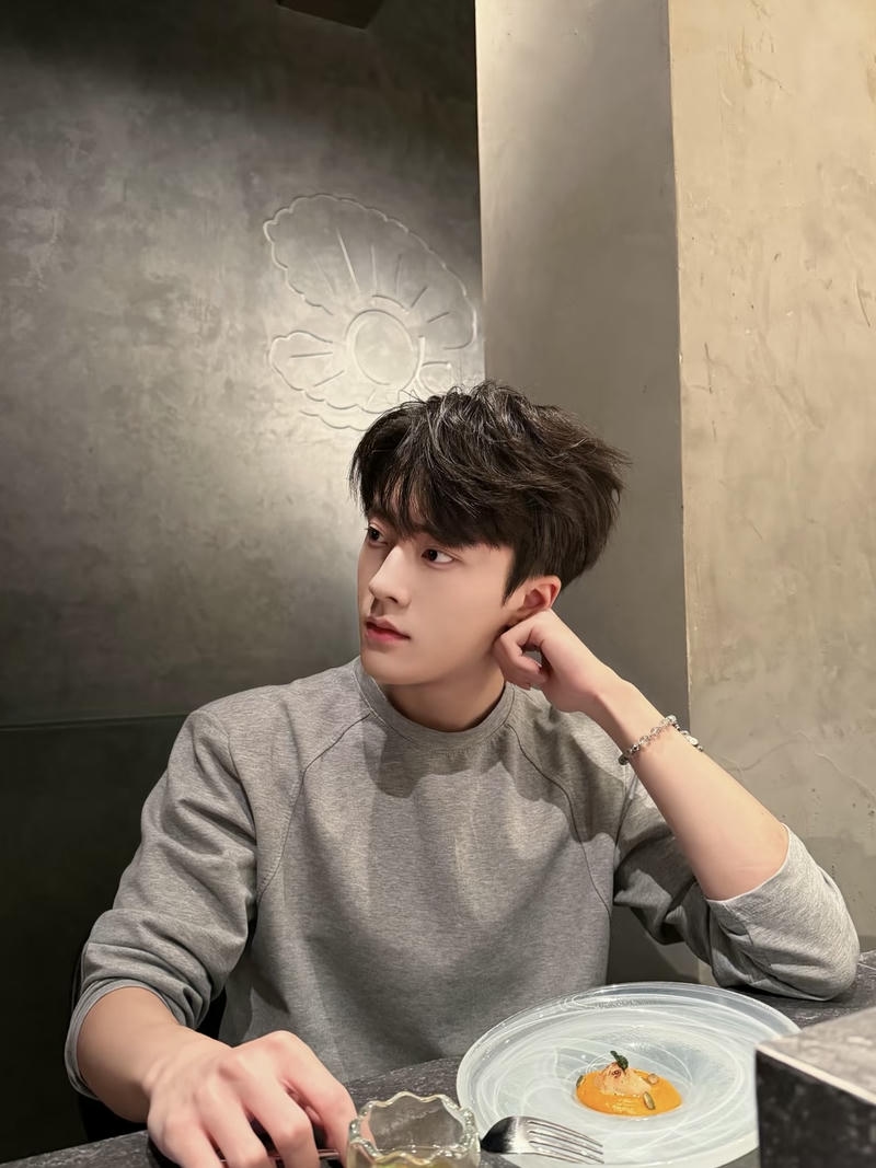 hình ảnh trai douyin diện mạo sáng rõ nổi bật