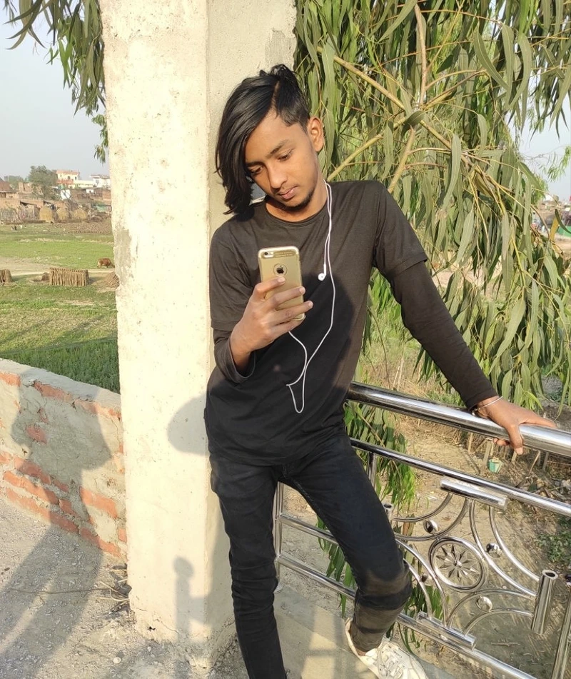 hình ảnh trai xấu biểu cảm lạnh lùng ít cảm xúc