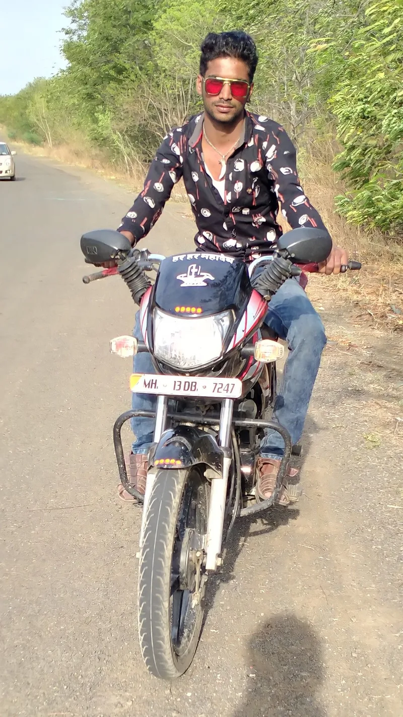 hình ảnh trai xấu phong thái bụi bặm đầy chất riêng