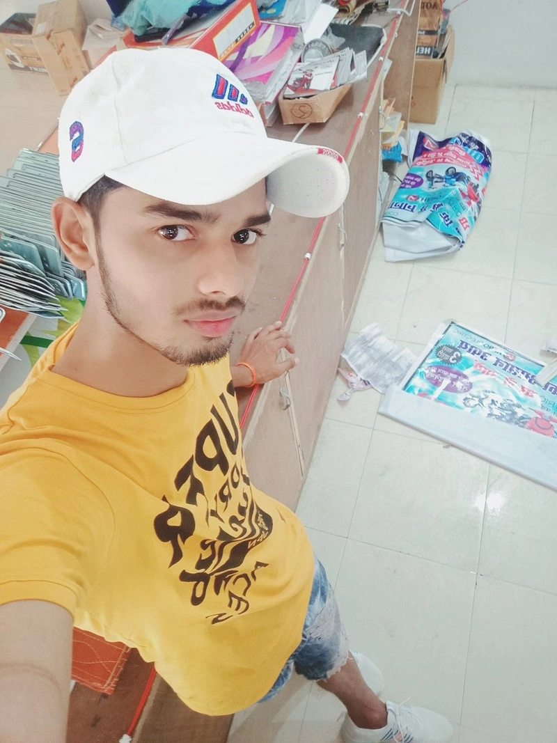 hình ảnh trai xấu vẻ ngoài khác lạ gây chú ý