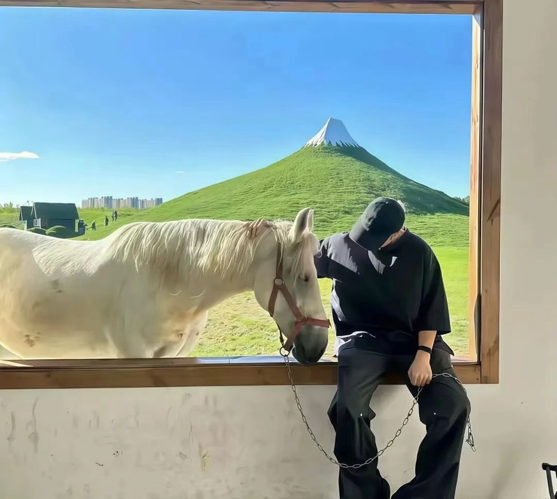 hình nam che mặt ánh sáng ngược tạo điểm nhấn