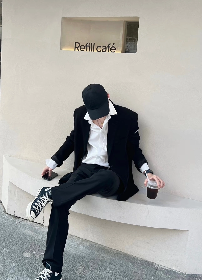 hình nam che mặt dáng ngầu đậm chất riêng