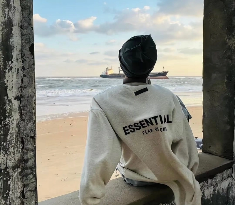 hình nam che mặt tạo dáng đơn giản nhưng cuốn hút