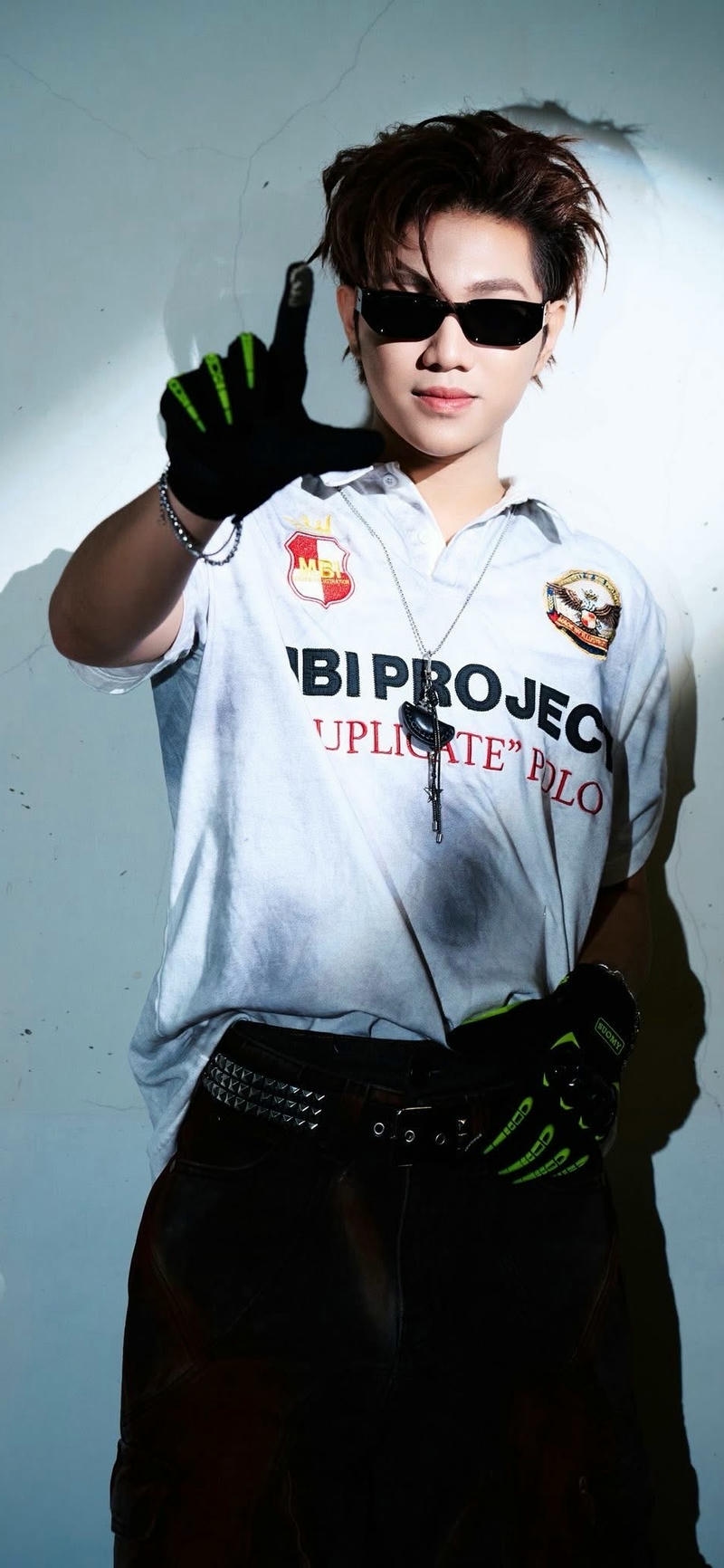 hình nền Captain Boy tạo dáng tự nhiên