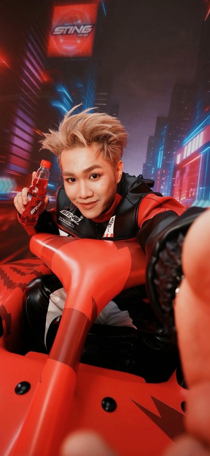 hình nền Captain Boy trong quảng cáo