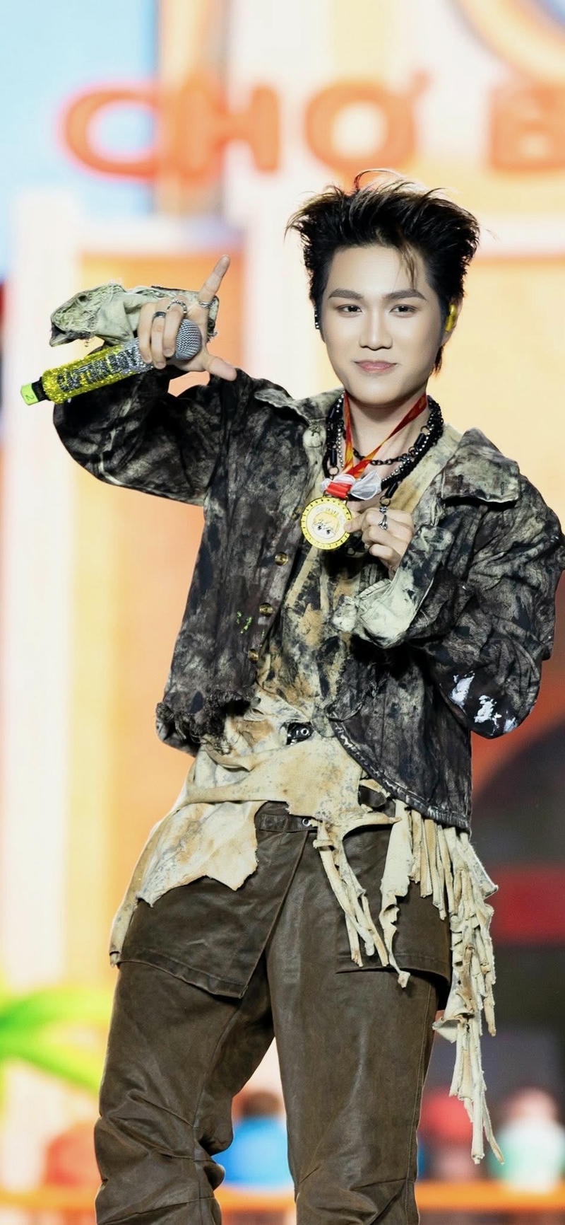 hình nền Captain Boy tươi tắn mang năng lượng tích cực