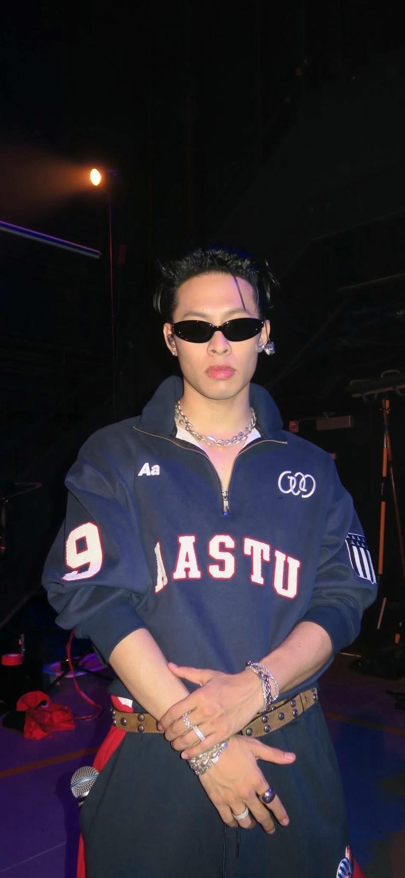 hình nền Hurrykng diện áo trẻ trung