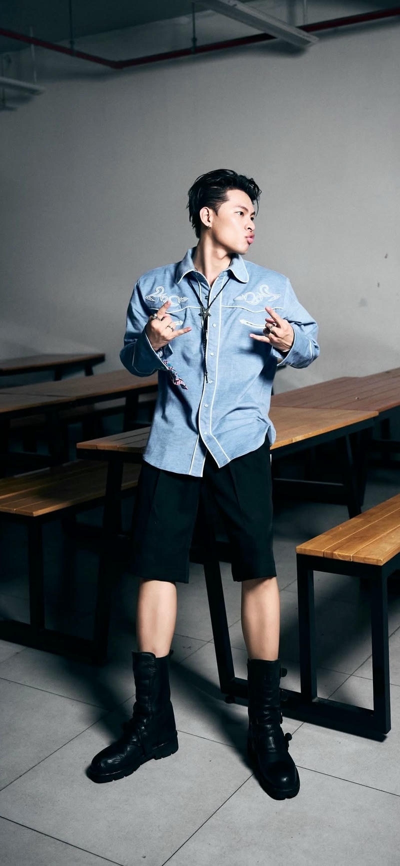 hình nền Hurrykng mặc sơ mi deni