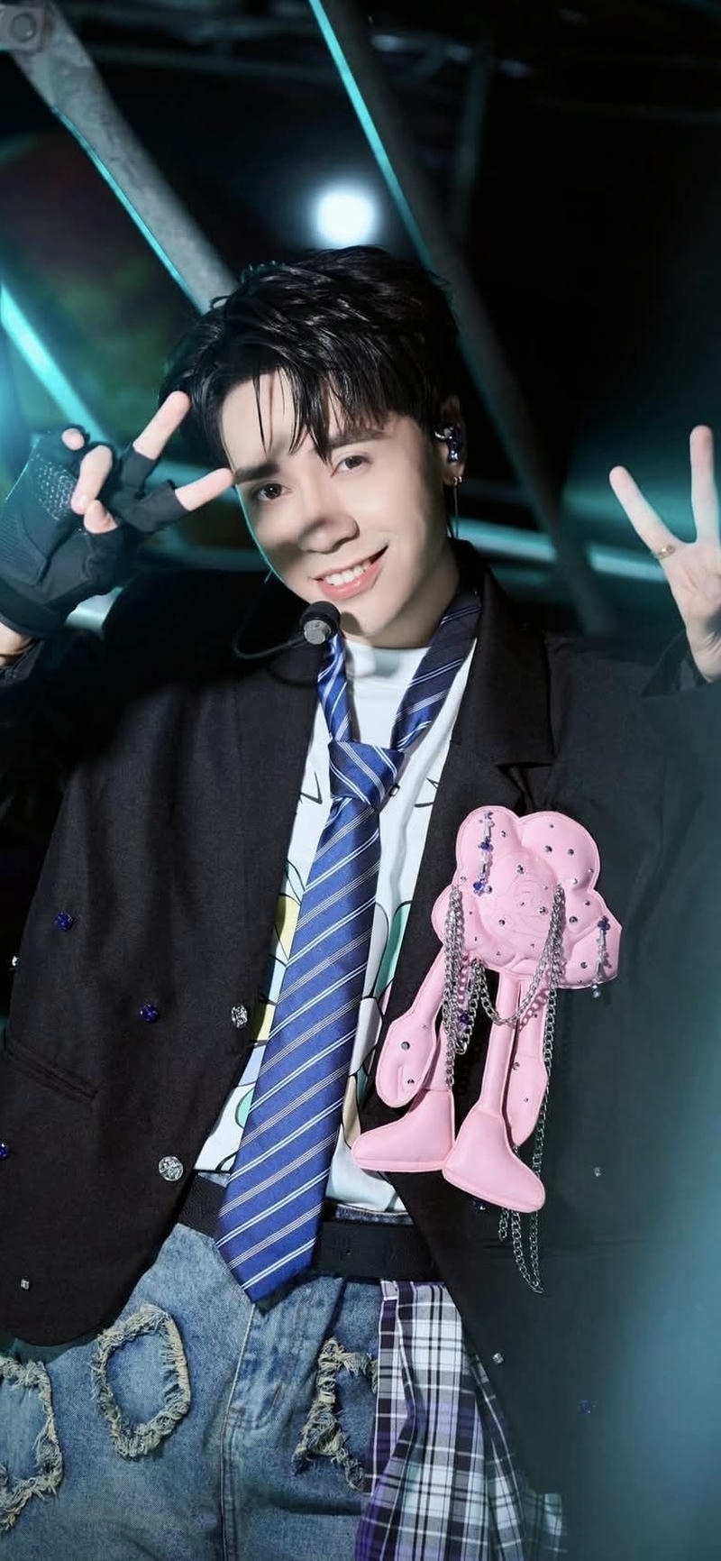 hình nền Quang Hùng MasterD góc máy sân khấu đẹp