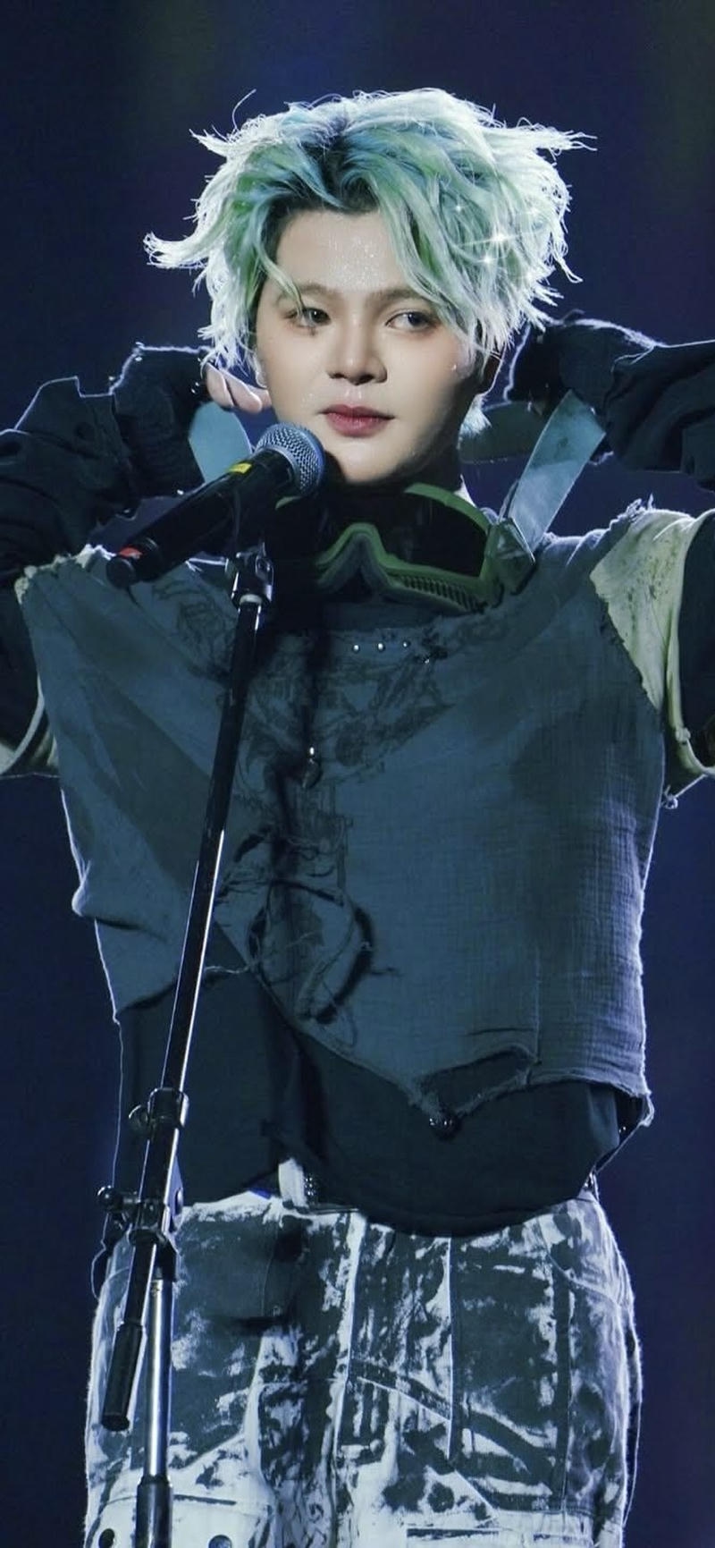 hình nền Rhyder biểu diễn trên sân khấu