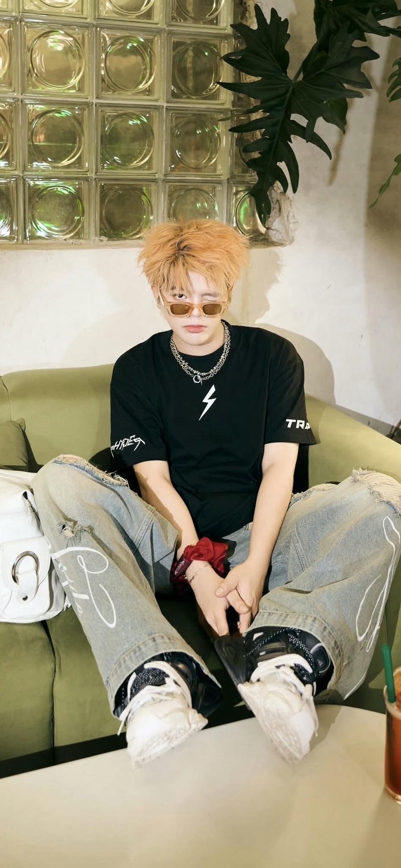 hình nền Rhyder phong cách tối giản cho điện thoại