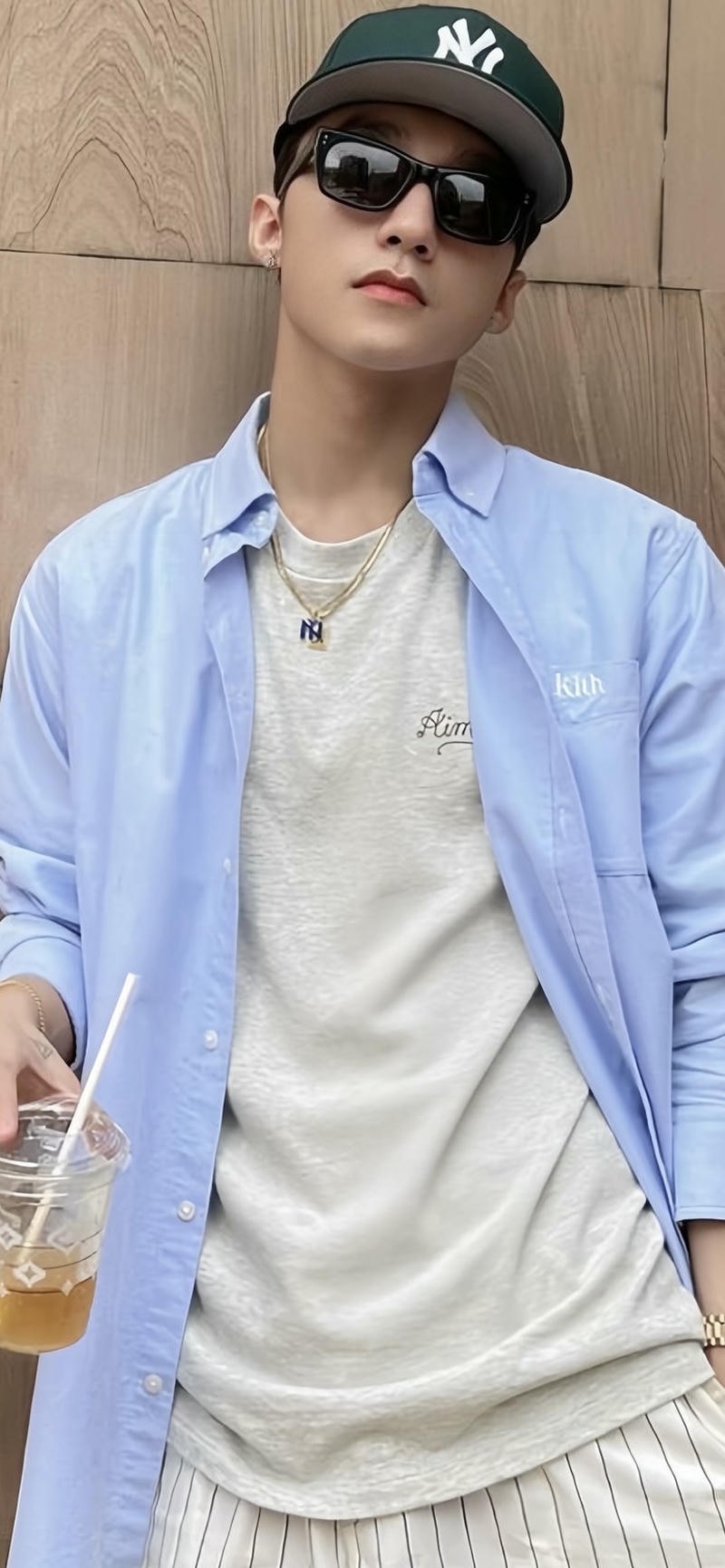 hình nền Sơn Tùng MTP đeo kính thời trang