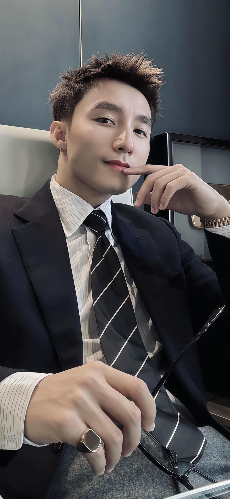 hình nền Sơn Tùng MTP mặc vest lịch lãm