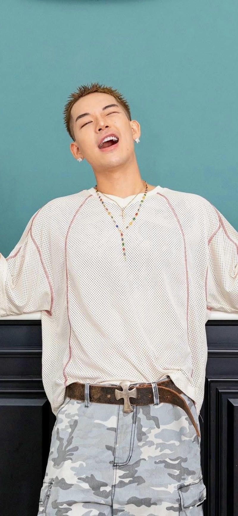 hình nền Wean cười rạng rỡ cho điện thoại