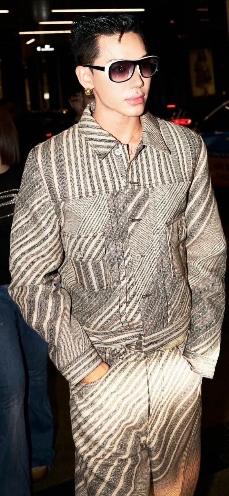 hình nền Wean đeo kính cực ngầu và cá tính