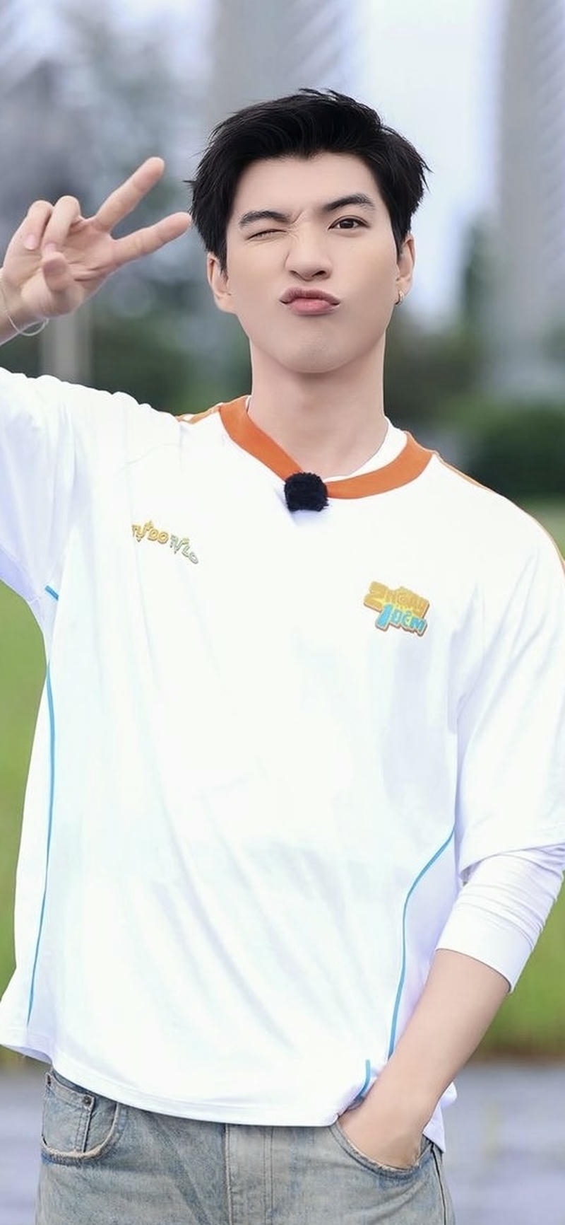 hình nền hieuthuhai biểu cảm gần gũi