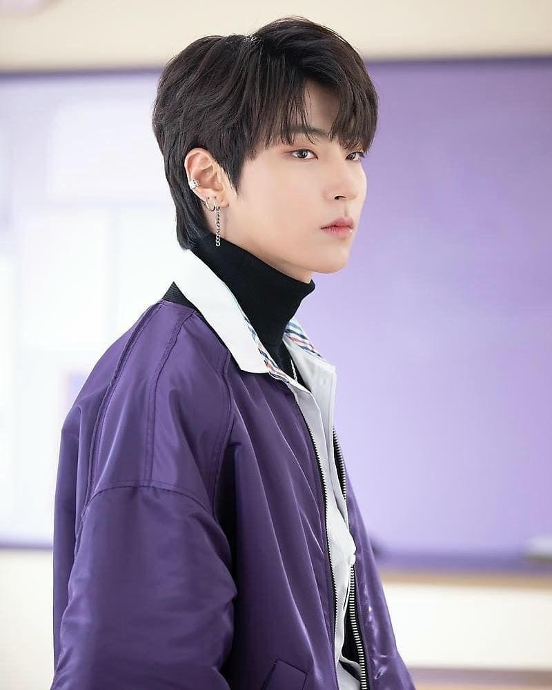 hình trai Hàn Quốc mặc áo khoác mùa đông