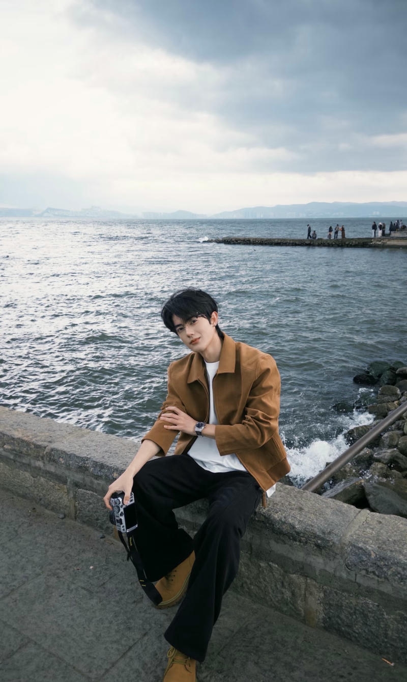 hình trai đẹp trung quốc chụp ảnh nắng nhẹ