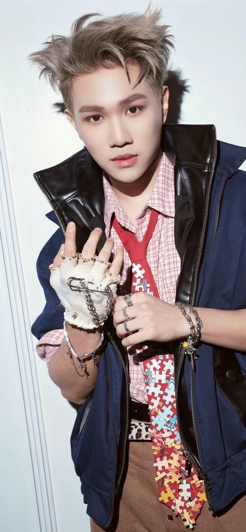 nền Captain Boy hút hồn với đôi mắt đẹp