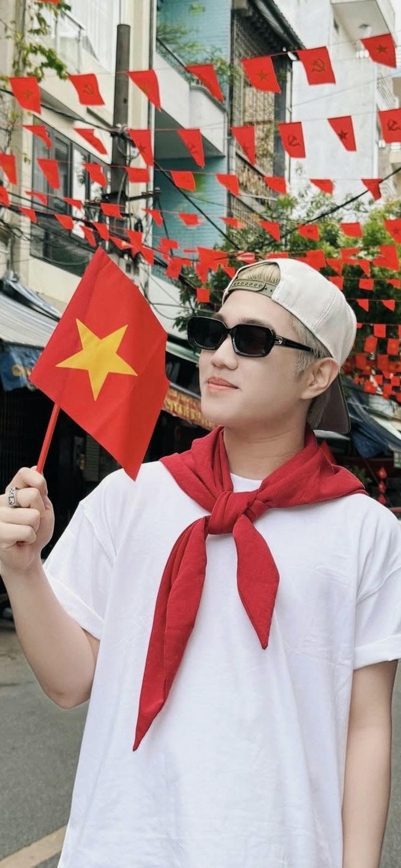 nền Captain Boy trẻ trung năng động đầy sức sống