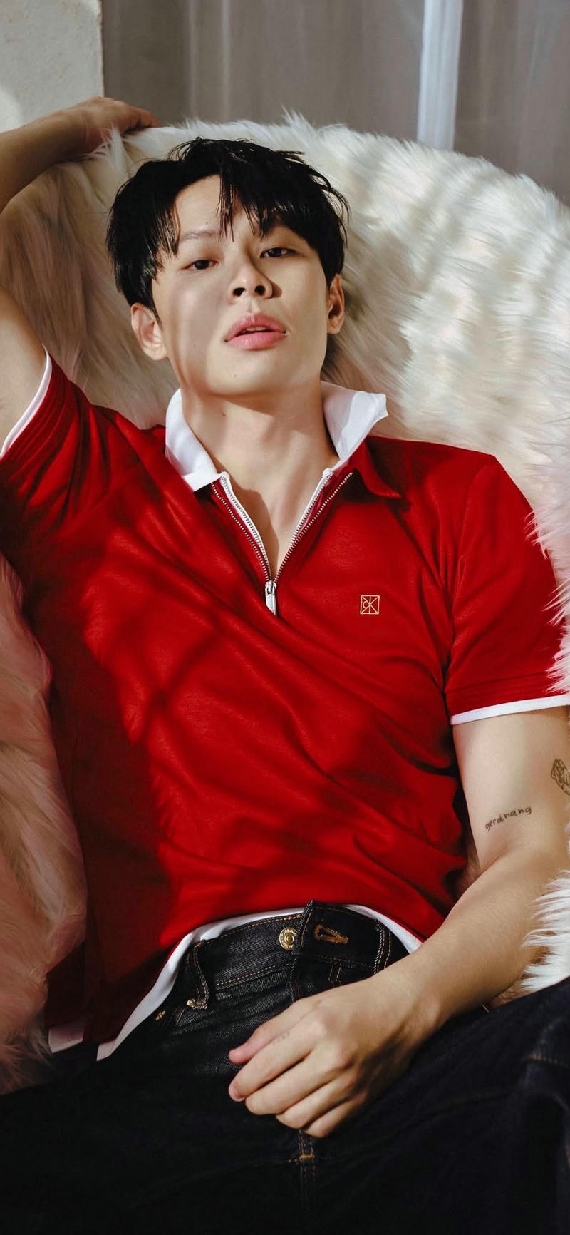 nền Hurrykng chụp cận mặt hờ hững lôi cuốn