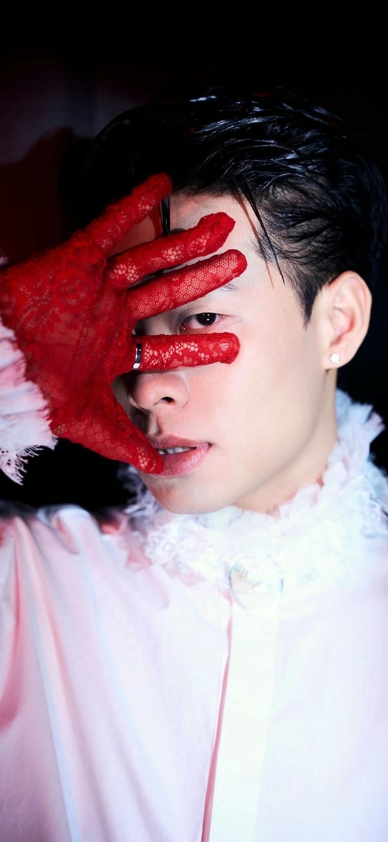 nền Hurrykng hững hờ lôi cuốn với găng tay đỏ