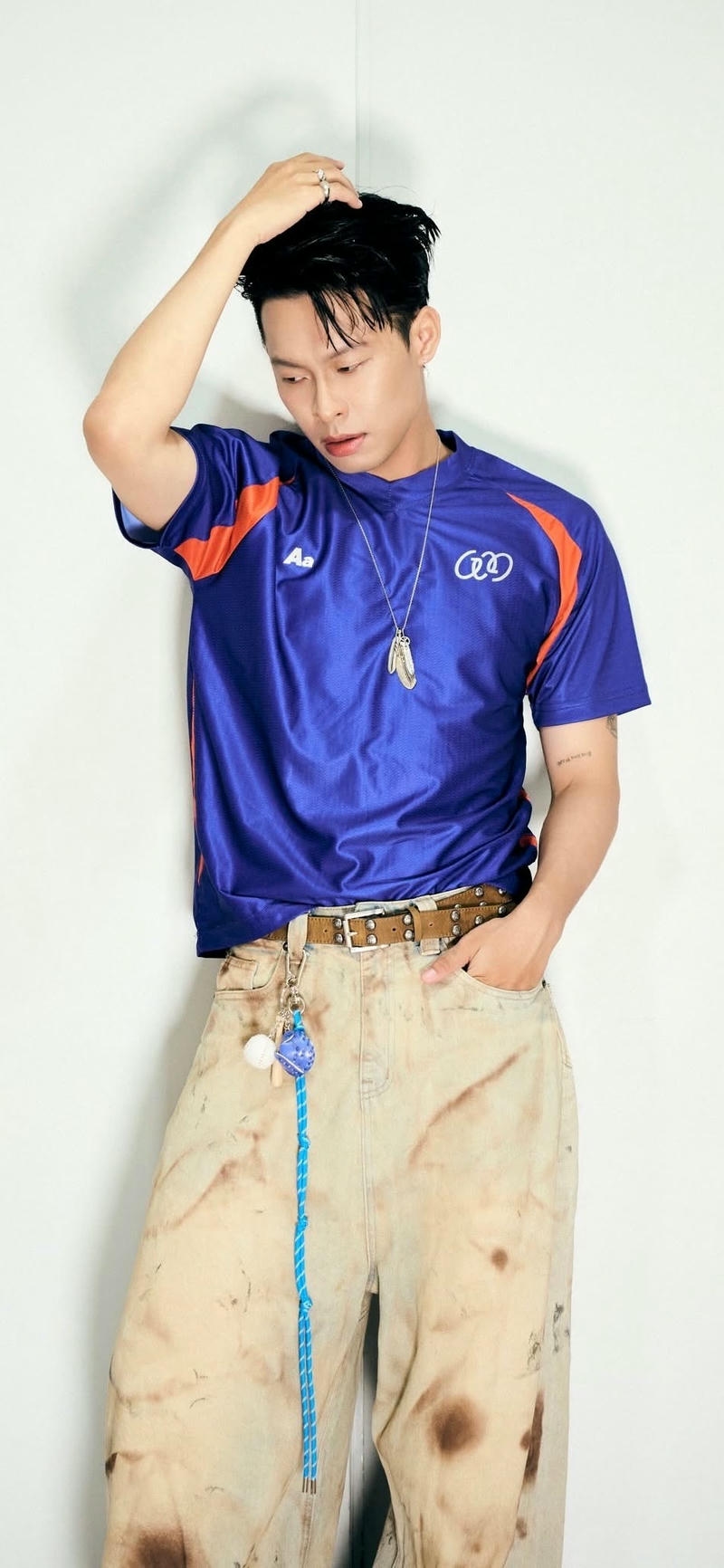 nền Hurrykng mặc áo thể thao xanh tươi tắn năng động