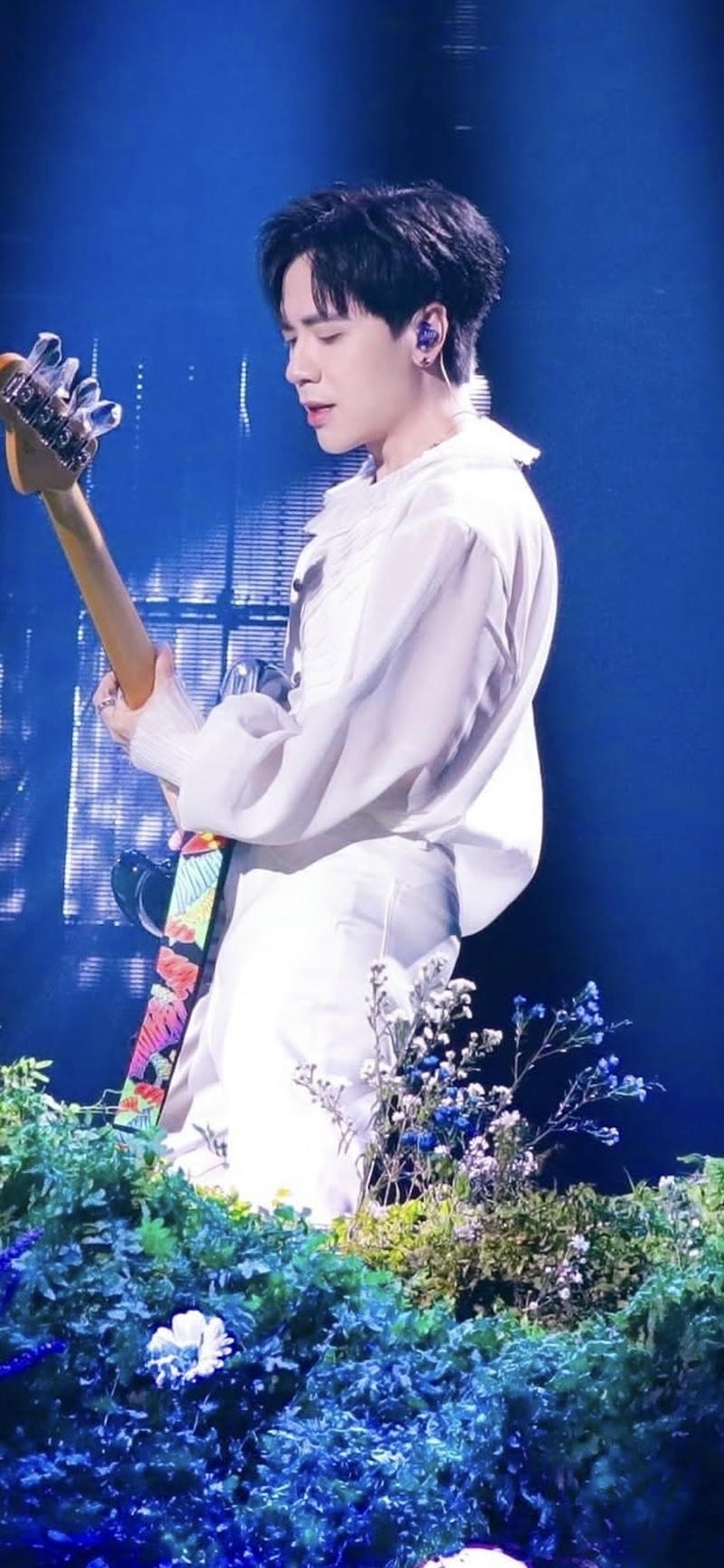 nền Quang Hùng MasterD ánh sáng đậm chất nghệ sĩ