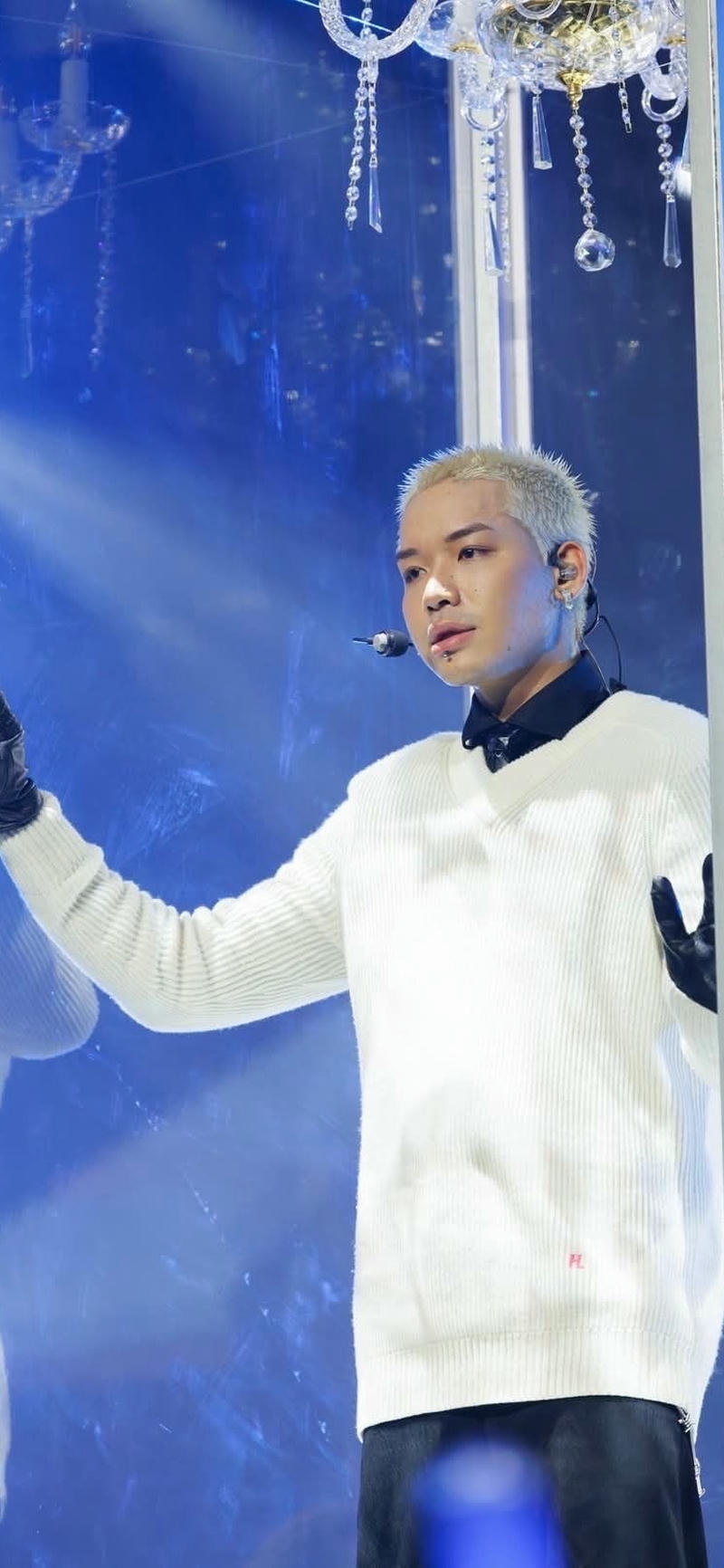 nền Wean cùng hiệu ứng khói trên sân khấu